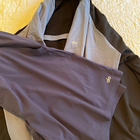 Alo Yoga - Picture 2 of 3